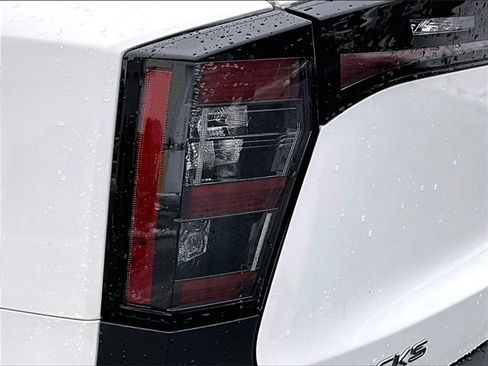 Used 2025 Nissan Kicks SR image 33