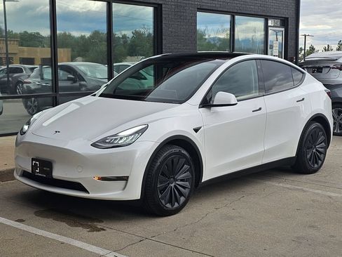 Used 2021 Tesla Model Y Long Range AWD/4WD image 7