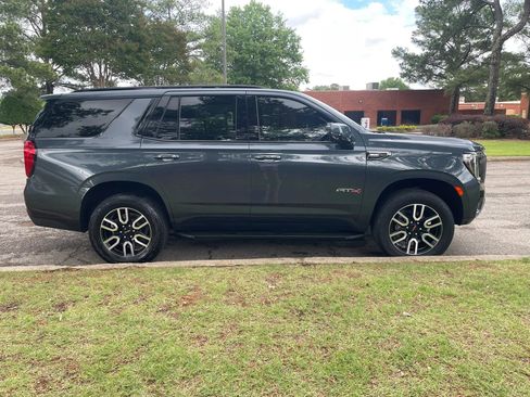 Used 2021 GMC Yukon AT4 w/ Rear Media and Nav Package AWD/4WD image 6