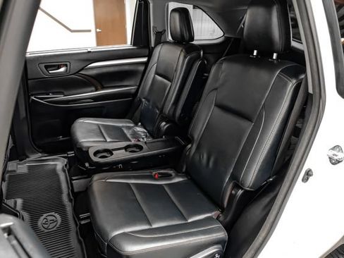 Used 2017 Toyota Highlander XLE AWD/4WD image 38