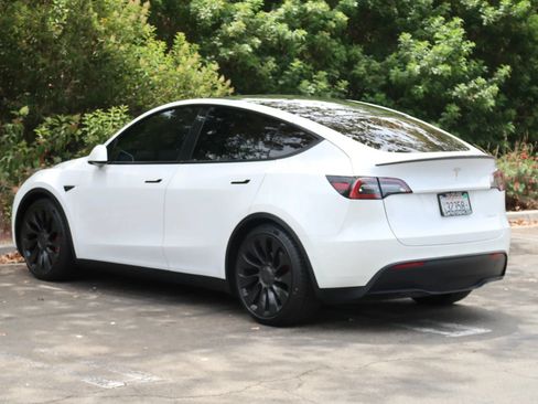 Used 2021 Tesla Model Y Performance AWD/4WD image 9