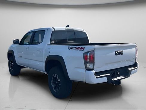 Used 2021 Toyota Tacoma TRD Off-Road w/ Technology Package AWD/4WD image 6