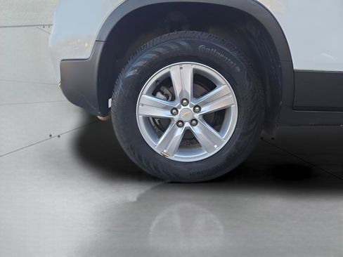 Used 2022 Chevrolet Trax LT w/ LT Convenience Package image 23