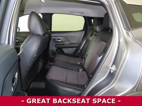 Certified 2025 Nissan Kicks SR image 9