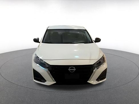 Used 2025 Nissan Altima 2.5 SV FWD image 8