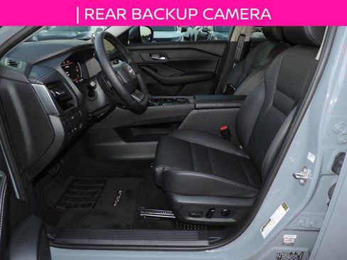 Used 2025 Nissan Rogue SL image 14