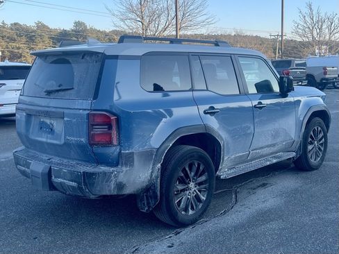 Used 2025 Toyota Land Cruiser image 5