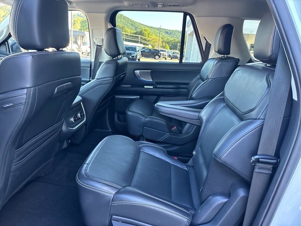 Used 2025 Ford Expedition Max Platinum AWD/4WD image 10