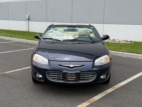 Used 2002 Chrysler Sebring Limited FWD image 2