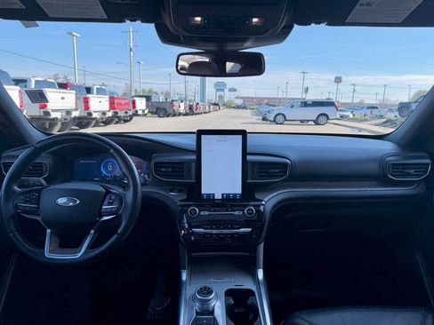 Used 2021 Ford Explorer Platinum w/ Equipment Group 601A AWD/4WD image 41