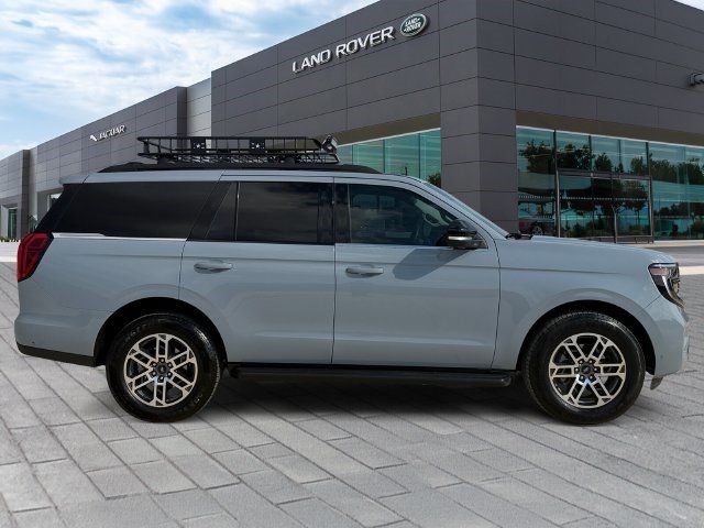 Used 2025 Ford Expedition Active RWD image 6