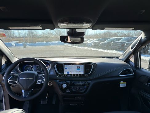 New 2026 Chrysler Pacifica Select FWD image 27