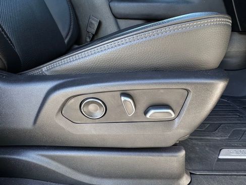 Used 2021 GMC Yukon Denali w/ Denali Premium Package image 12