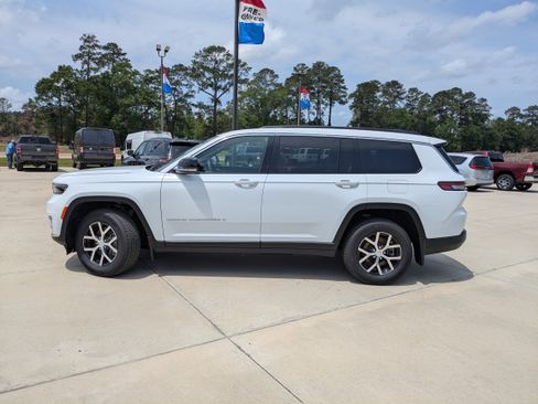 Used 2025 Jeep Grand Cherokee L Limited w/ Luxury Tech Group II AWD/4WD image 5