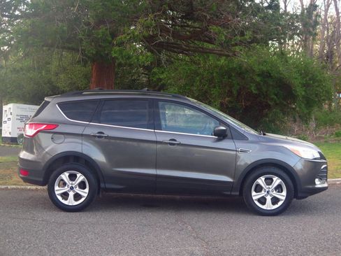 Used 2015 Ford Escape SE w/ Equipment Group 201A image 5