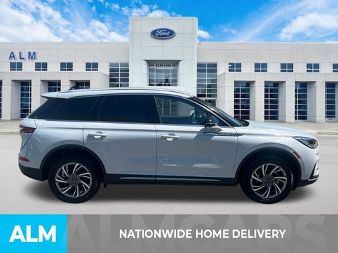 Used 2025 Lincoln Corsair AWD w/ Equipment Group 101A image 4