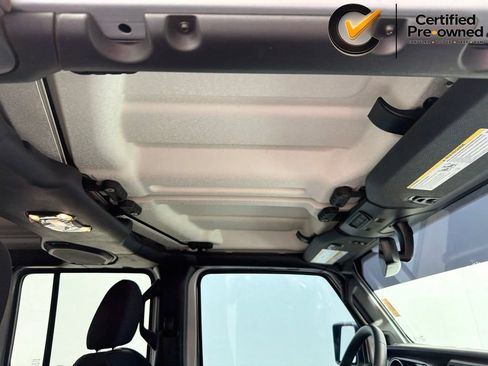 Certified 2023 Jeep Gladiator Sport AWD/4WD image 36