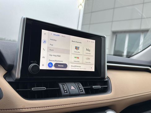 Used 2023 Toyota RAV4 XLE Premium image 21