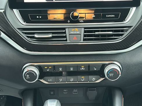 Used 2023 Nissan Altima 2.5 SR w/ SR Premium Package image 19