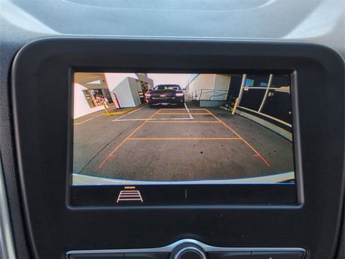 Used 2021 Chevrolet Equinox LS image 14