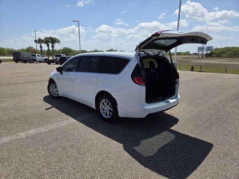 New 2026 Chrysler Pacifica Select FWD image 23