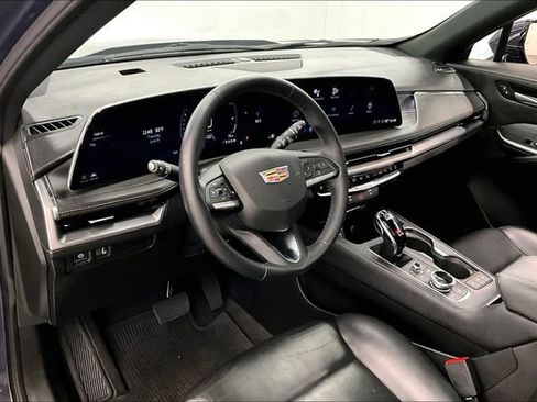 Used 2024 Cadillac XT4 Premium Luxury FWD image 16