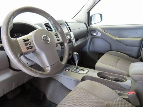 Used 2020 Nissan Frontier SV image 4