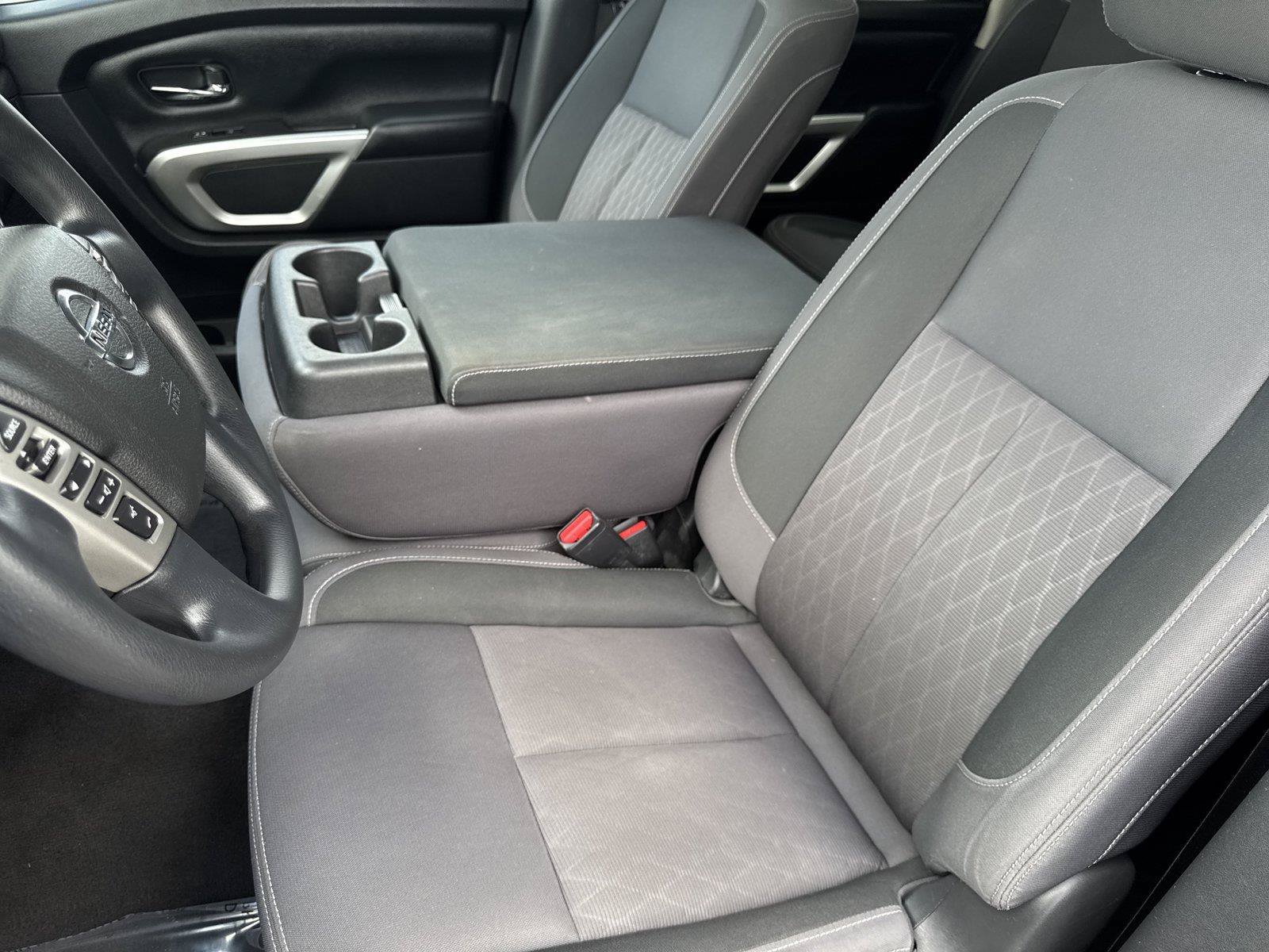 Used 2022 Nissan Titan SV RWD image 10
