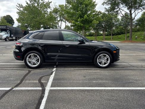 Certified 2024 Porsche Macan image 10