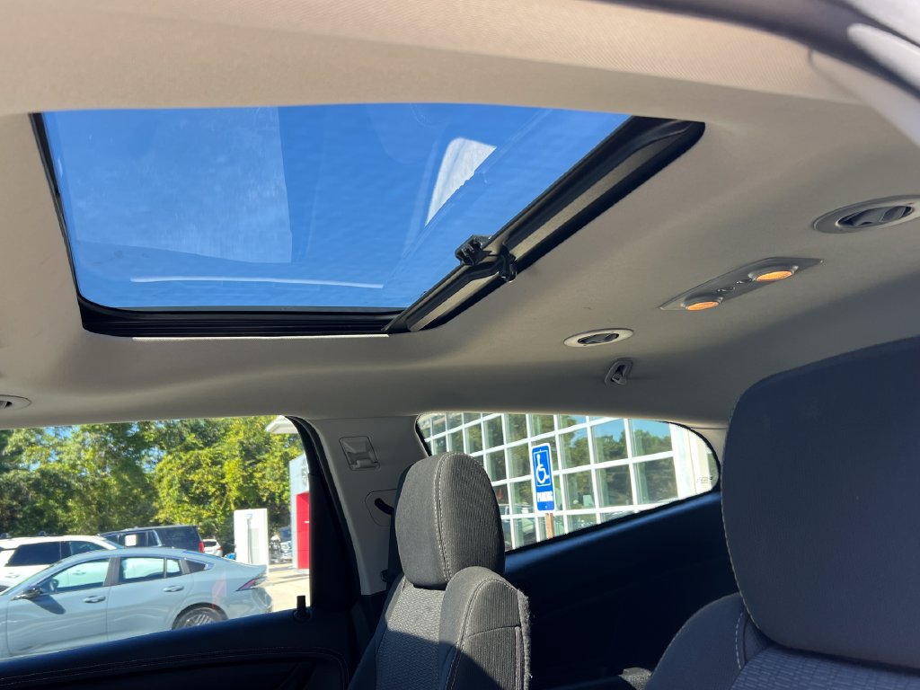 Used 2017 Chevrolet Traverse LT w/ Traveler's Package FWD image 21