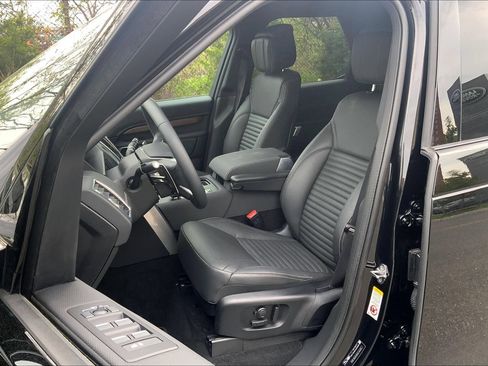 Certified 2025 Land Rover Discovery Dynamic SE AWD/4WD image 7