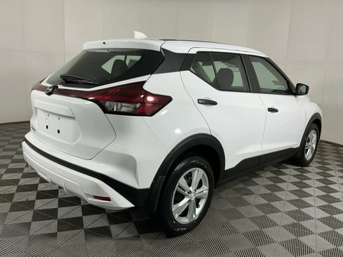 New 2025 Nissan Kicks Play S image 7