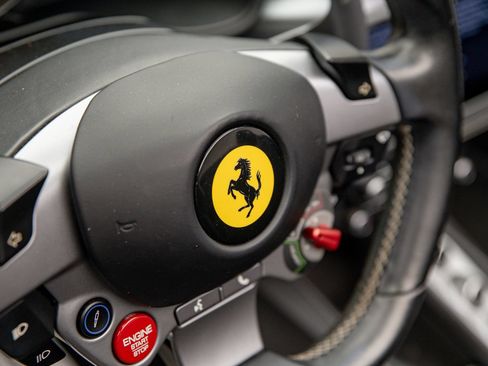 Used 2019 Ferrari Portofino RWD image 24