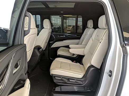 Used 2023 Cadillac Escalade ESV Sport w/ Touring Package image 18