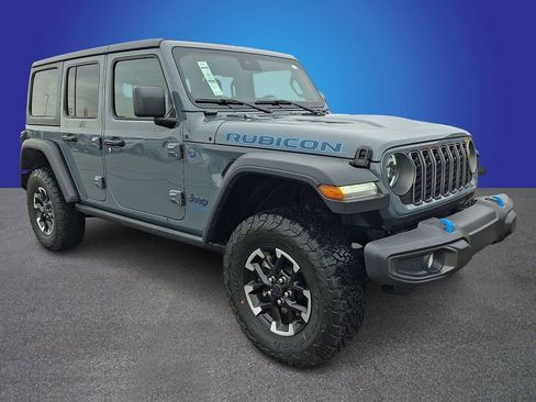 Used 2025 Jeep Wrangler Unlimited Rubicon 4xe AWD/4WD image 3