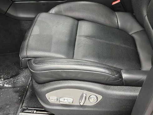 Certified 2025 Porsche Macan image 25