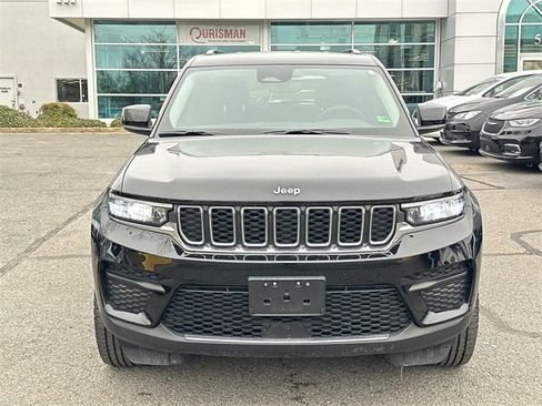 Certified 2023 Jeep Grand Cherokee Laredo image 6