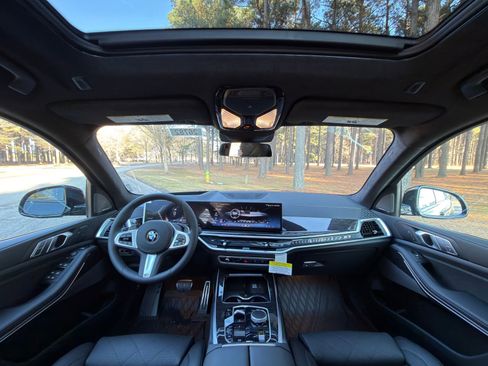 New 2026 BMW X7 xDrive40i w/ M Sport Package AWD/4WD image 2