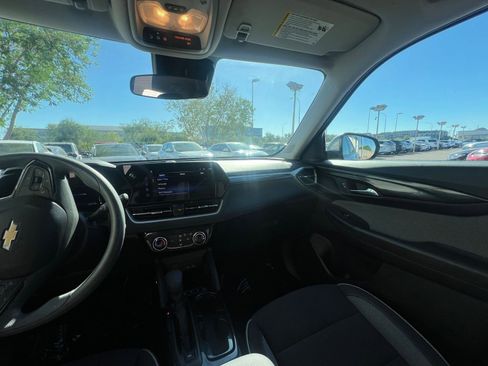 Used 2025 Chevrolet TrailBlazer LT image 35