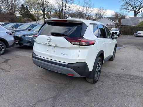 Used 2023 Nissan Rogue SV image 12