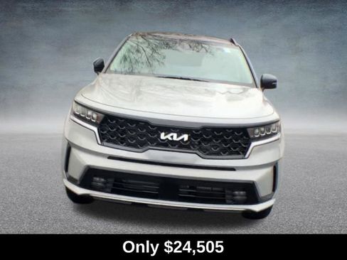 Used 2022 Kia Sorento EX w/ Panoramic Sunroof Package image 4
