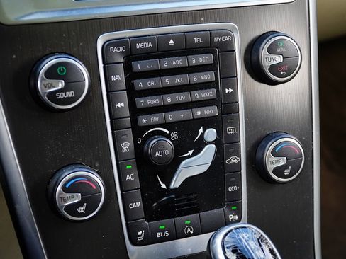 Used 2015 Volvo XC60 T5 Platinum image 17