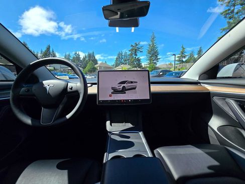 Used 2023 Tesla Model 3 Standard Range RWD image 18