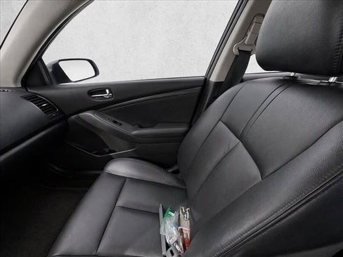 Used 2008 Nissan Altima 3.5 SL w/ Technology Pkg FWD image 12