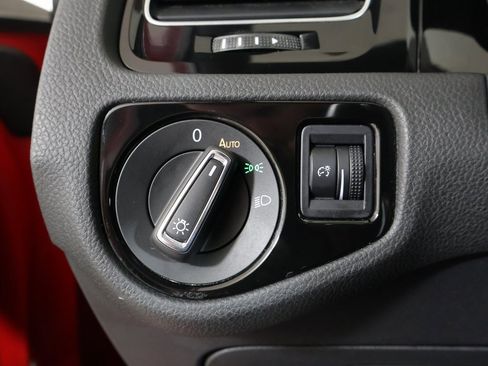 Used 2016 Volkswagen Golf R 4-Door image 26