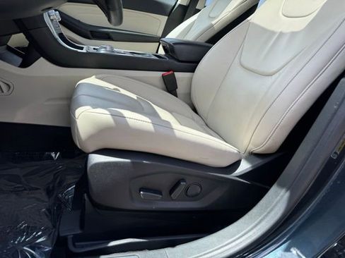 Certified 2022 Ford Edge Titanium AWD/4WD image 8