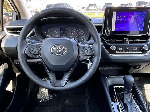 Used 2025 Toyota Corolla LE AWD/4WD image 6