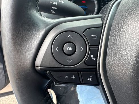 Used 2024 Toyota Venza LE image 30