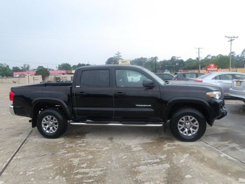 Used 2017 Toyota Tacoma SR5 w/ Tow Package RWD image 5