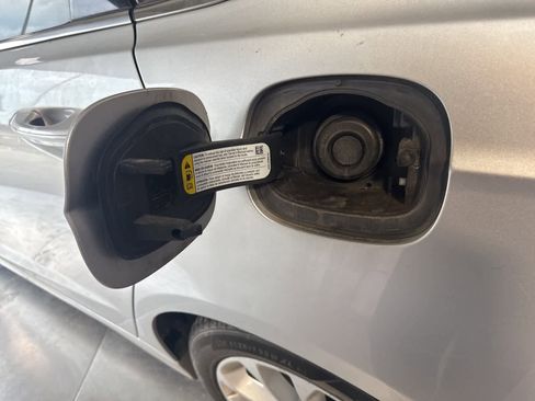 Used 2019 Ford Fusion SE image 15